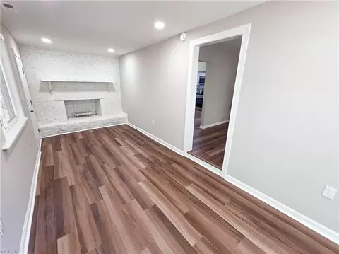 Living - 107 Rosewood Dr, Hampton, VA 23669 photo 3 of 4