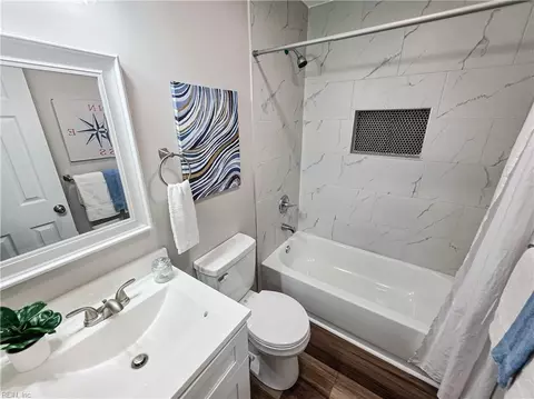 Bath - 107 Rosewood Dr, Hampton, VA 23669 photo 1 of 2