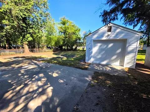 Exterior - 107 Rosewood Dr, Hampton, VA 23669 photo 3 of 5