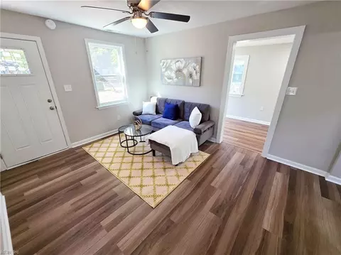 Living - 107 Rosewood Dr, Hampton, VA 23669 photo 2 of 4