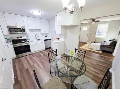 Kitchen - 107 Rosewood Dr, Hampton, VA 23669 photo 2 of 4