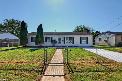 Exterior - 1820 Moger Dr, Hampton, VA 23663 photo 5 of 9