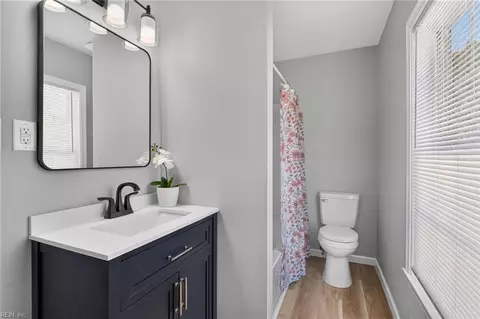 Bath - 1820 Moger Dr, Hampton, VA 23663 photo 1 of 5