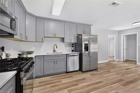 Kitchen - 1820 Moger Dr, Hampton, VA 23663 photo 3 of 4