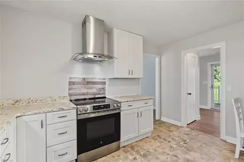 Kitchen - 2647 Desert Rd, Suffolk, VA 23434 photo 4 of 6