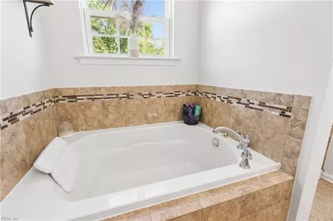 Bath - 186 Avon Rd, Hampton, VA 23666 photo 2 of 3