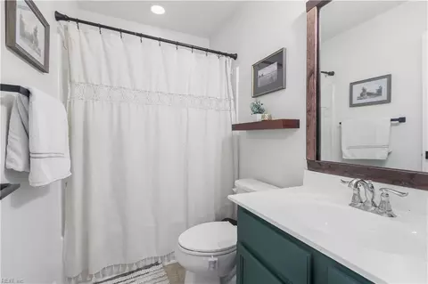 Bath - 186 Avon Rd, Hampton, VA 23666 photo 1 of 3