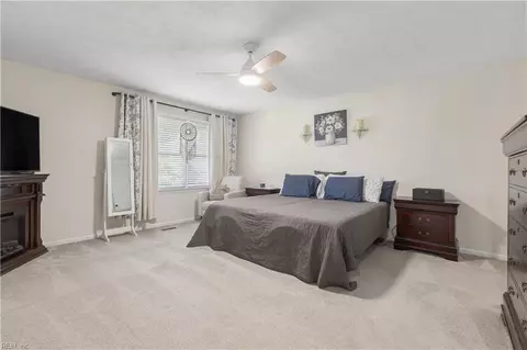 Bedroom - 13 Phyllis Ln, Hampton, VA 23666 photo 5 of 7