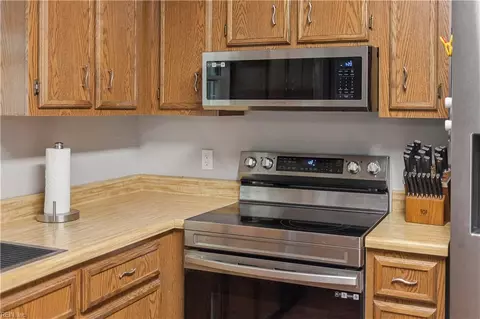 Kitchen - 13 Phyllis Ln, Hampton, VA 23666 photo 3 of 4