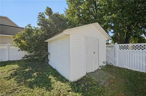 Exterior - 305 Shoreline Dr, Hampton, VA 23669 photo 9 of 10
