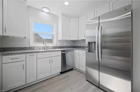 Kitchen - 305 Shoreline Dr, Hampton, VA 23669 photo 2 of 4