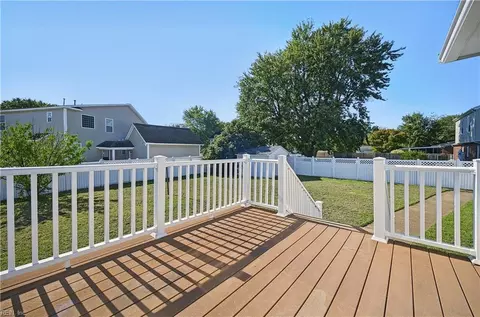 Exterior - 305 Shoreline Dr, Hampton, VA 23669 photo 5 of 10