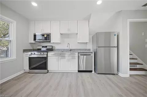Kitchen - 305 Shoreline Dr, Hampton, VA 23669 photo 4 of 4
