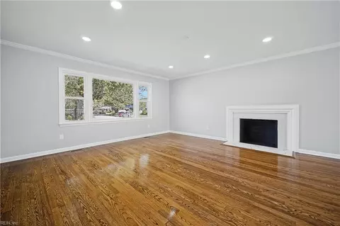 Living - 305 Shoreline Dr, Hampton, VA 23669 photo 4 of 5