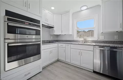 Kitchen - 305 Shoreline Dr, Hampton, VA 23669 photo 3 of 4