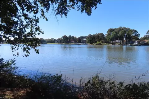 1101 Sawgrass Ln, Portsmouth, VA 23703