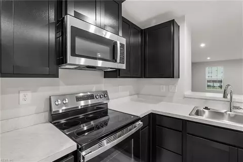 Kitchen - 128 Shipwright Ln, Suffolk, VA 23434 photo 3 of 4
