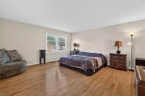 Bedroom - 24 Phyllis Ln, Hampton, VA 23666 photo 4 of 6