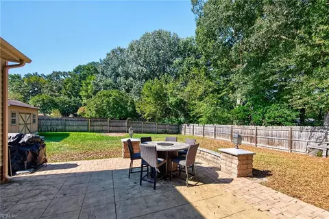 Exterior - 24 Phyllis Ln, Hampton, VA 23666 photo 5 of 8