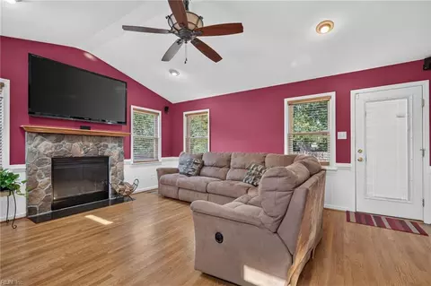 Living - 24 Phyllis Ln, Hampton, VA 23666 photo 6 of 6