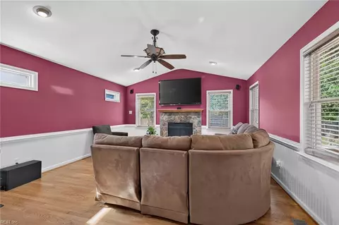 Living - 24 Phyllis Ln, Hampton, VA 23666 photo 5 of 6
