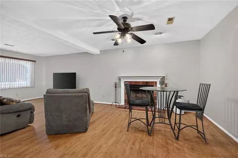 Living - 24 Phyllis Ln, Hampton, VA 23666 photo 4 of 6