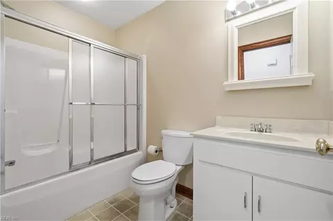 Bath - 8 Randolph Dr, Windsor, VA 23487 photo 3 of 7