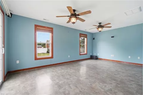 Living - 8 Randolph Dr, Windsor, VA 23487 photo 6 of 7