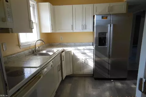 Kitchen - 118 Harris Creek Rd, Hampton, VA 23669 photo 1 of 2