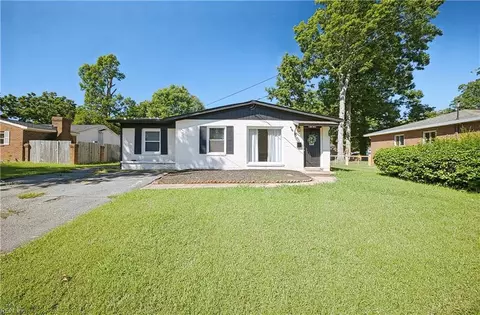 121 Delmar Ln, Newport News, VA 23602