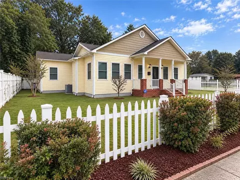3121 Hull St, Portsmouth, VA 23704