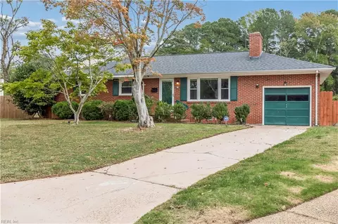 15 Heather Ln, Newport News, VA 23606