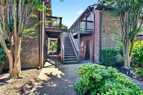 149 Windsor Castle Dr #E, Newport News, VA 23608