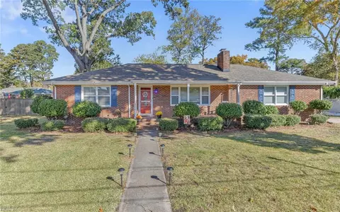 4904 Briarwood Ln, Portsmouth, VA 23703
