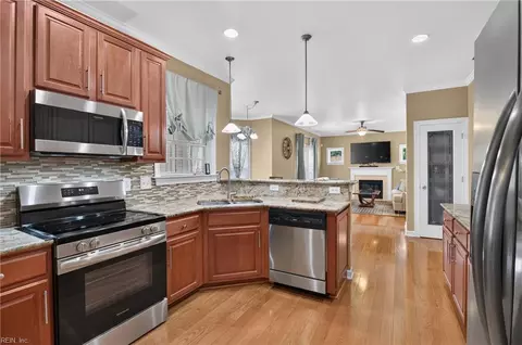 Kitchen - 4 Kenan Ct, Hampton, VA 23666 photo 3 of 3