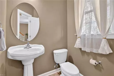 Bath - 4 Kenan Ct, Hampton, VA 23666 photo 1 of 4