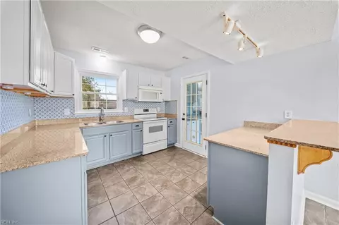 Kitchen - 1 Ewell Ct, Hampton, VA 23669 photo 1 of 3