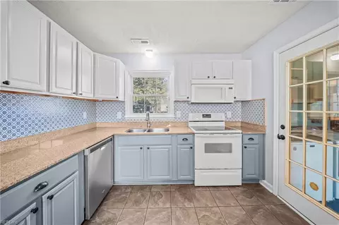 Kitchen - 1 Ewell Ct, Hampton, VA 23669 photo 2 of 3
