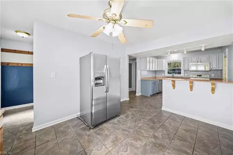 Entry Way - 1 Ewell Ct, Hampton, VA 23669 photo 1 of 3