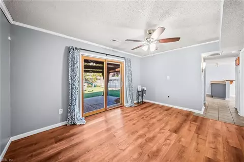 Living - 1 Ewell Ct, Hampton, VA 23669 photo 2 of 3