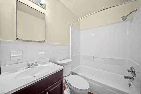 Bath - 1 Ewell Ct, Hampton, VA 23669 photo 2 of 3