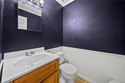 Bath - 1 Ewell Ct, Hampton, VA 23669 photo 1 of 3