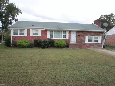 Exterior - 14 Woodburn Dr, Hampton, VA 23664 photo 2 of 9