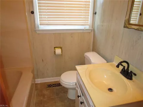 Bath - 14 Woodburn Dr, Hampton, VA 23664 photo 2 of 2