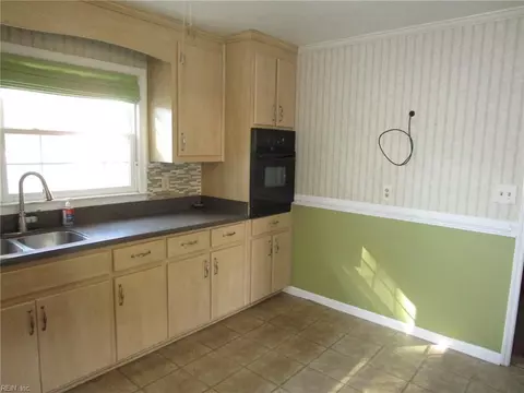 Kitchen - 14 Woodburn Dr, Hampton, VA 23664 photo 2 of 2