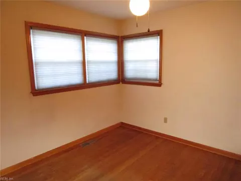 Bedroom - 14 Woodburn Dr, Hampton, VA 23664 photo 1 of 1
