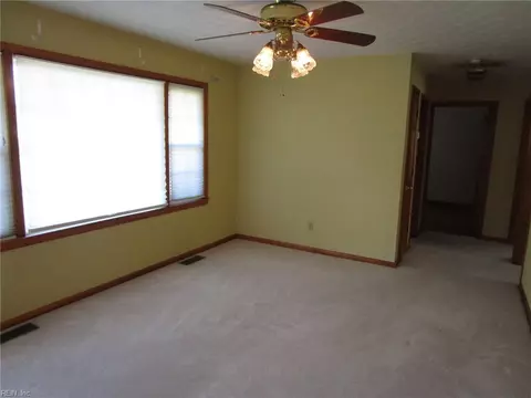 Living - 14 Woodburn Dr, Hampton, VA 23664 photo 3 of 5