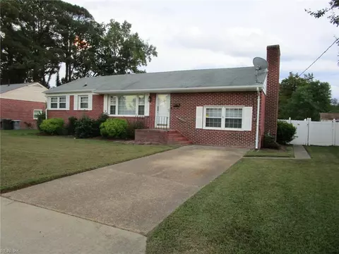 Exterior - 14 Woodburn Dr, Hampton, VA 23664 photo 3 of 9