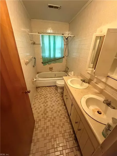 Bath - 1920 Andrews Blvd, Hampton, VA 23663 photo 1 of 2