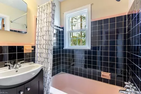 Bath - 53 Wheatland Dr, Hampton, VA 23666 photo 3 of 3
